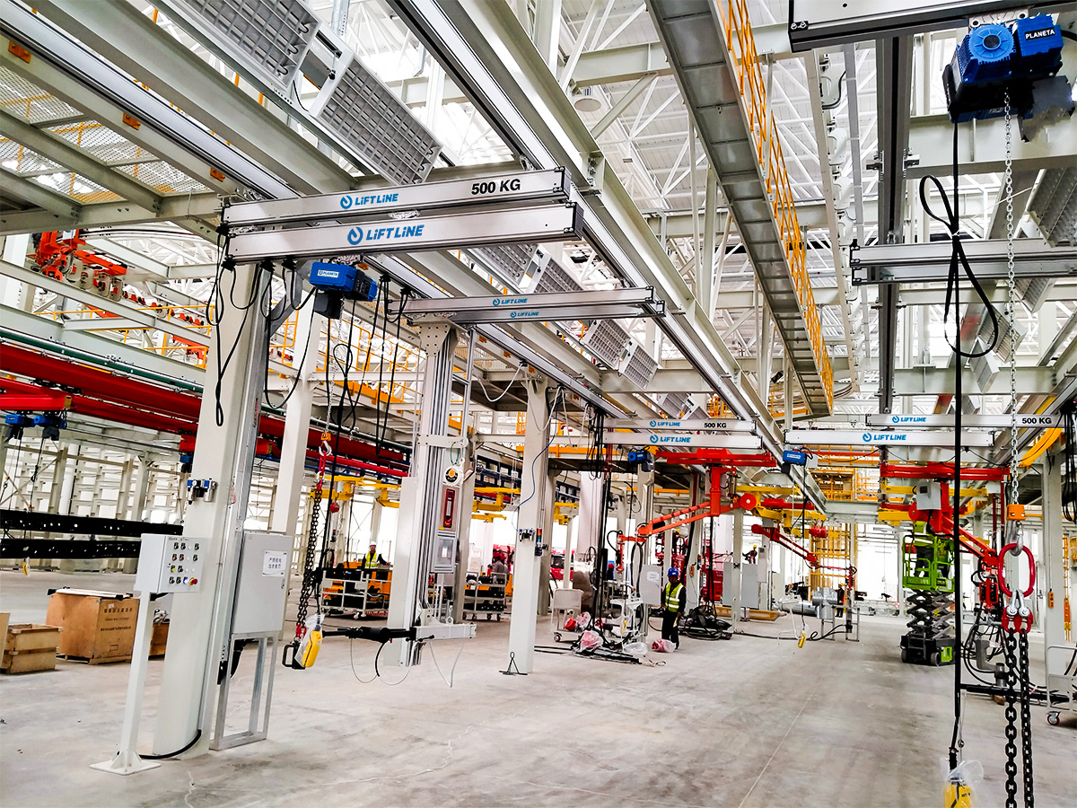 Anwendungsbild 12 Elektrokettenzug PITCH PF mit Alu-Leichtkransystem LiFT LiNE