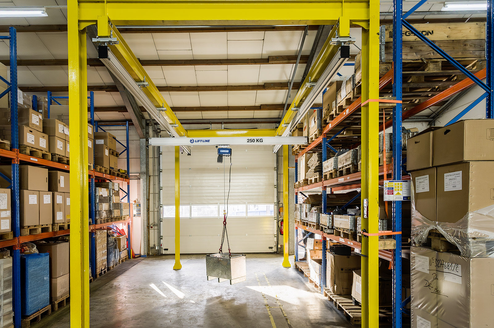 Anwendung LiFT LiNE Alu-Leichtkransystem mit PITCH-Elektrokettenzug PITCH Bild 1