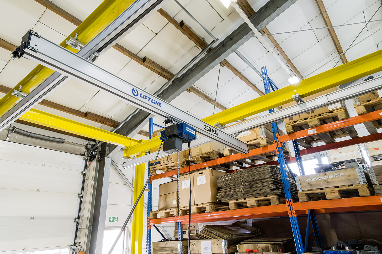 Anwendung LiFT LiNE Alu-Leichtkransystem mit PITCH-Elektrokettenzug PITCH Bild 2