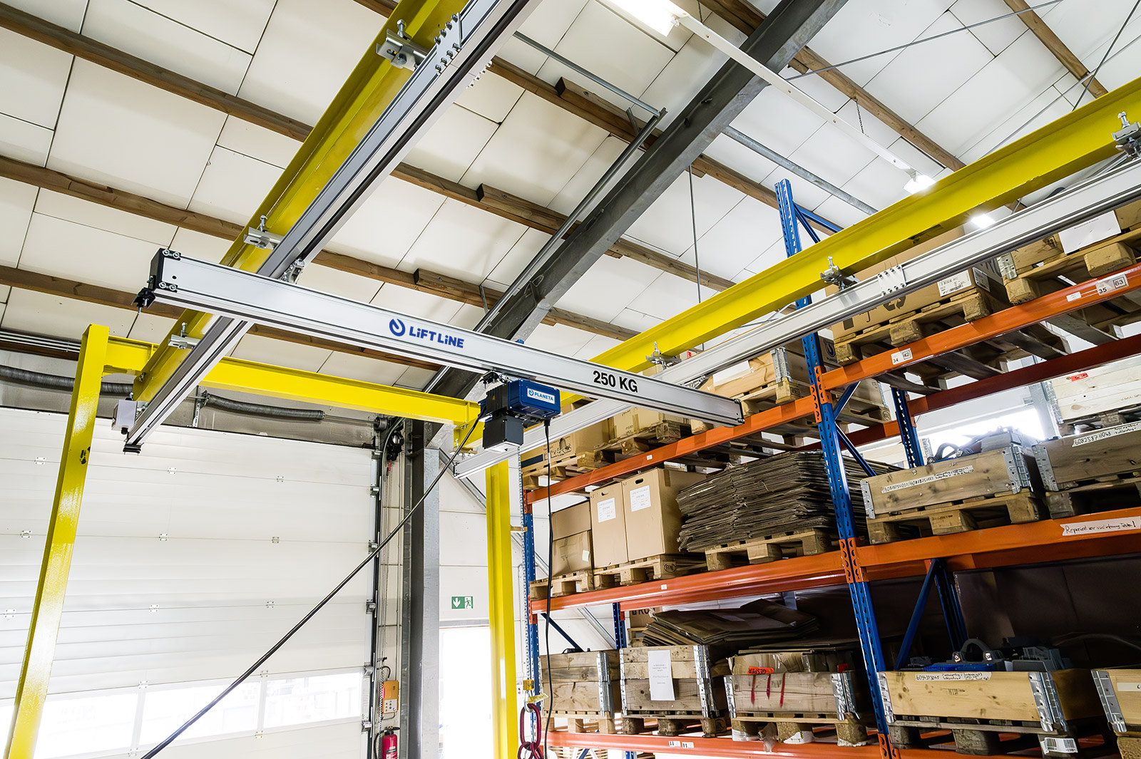 Anwendung LiFT LiNE Alu-Leichtkransystem mit PITCH-Elektrokettenzug PITCH Bild 3