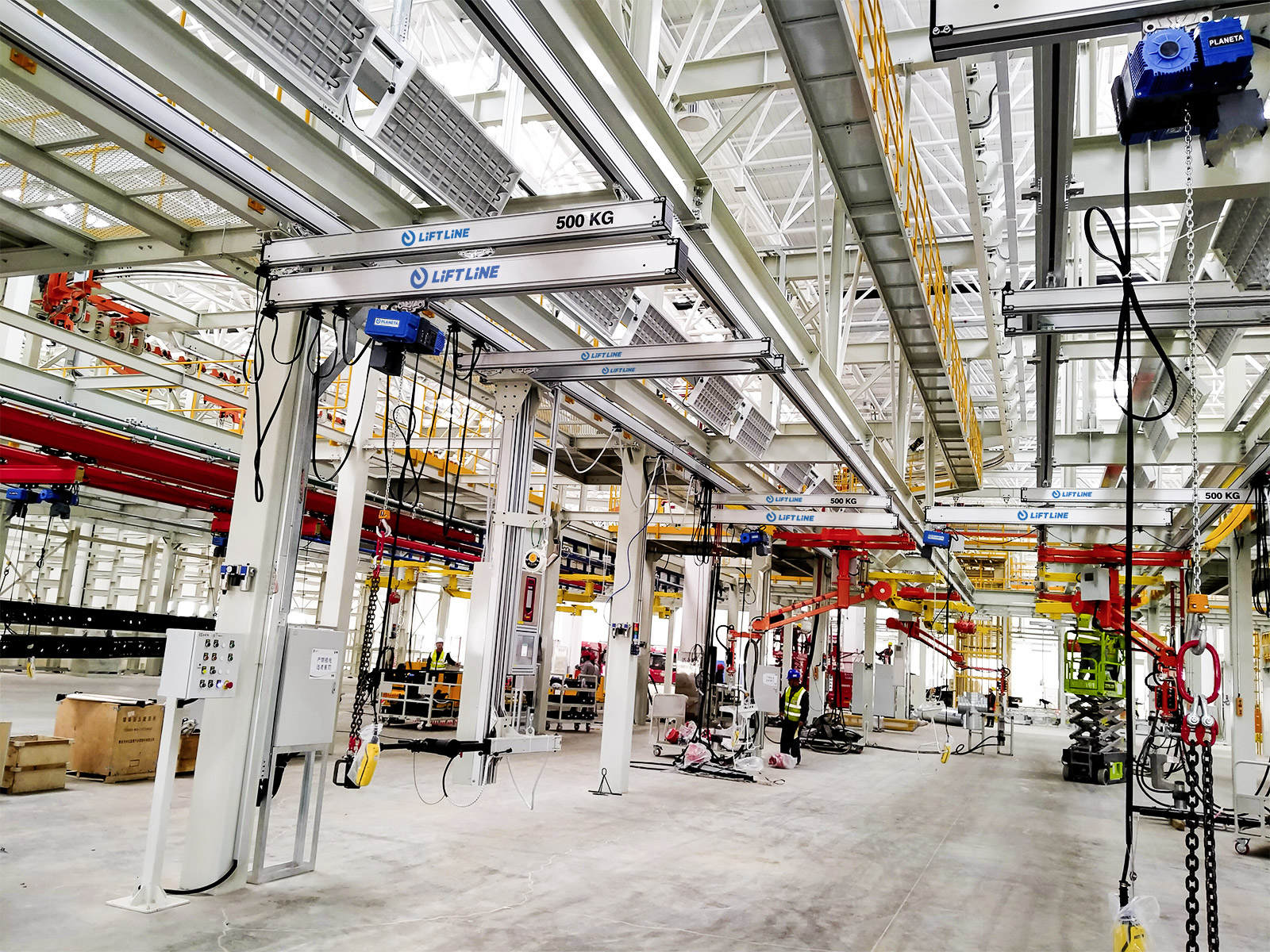 Anwendung LiFT LiNE Alu-Leichtkransystem mit PITCH-Elektrokettenzug PITCH Bild 5