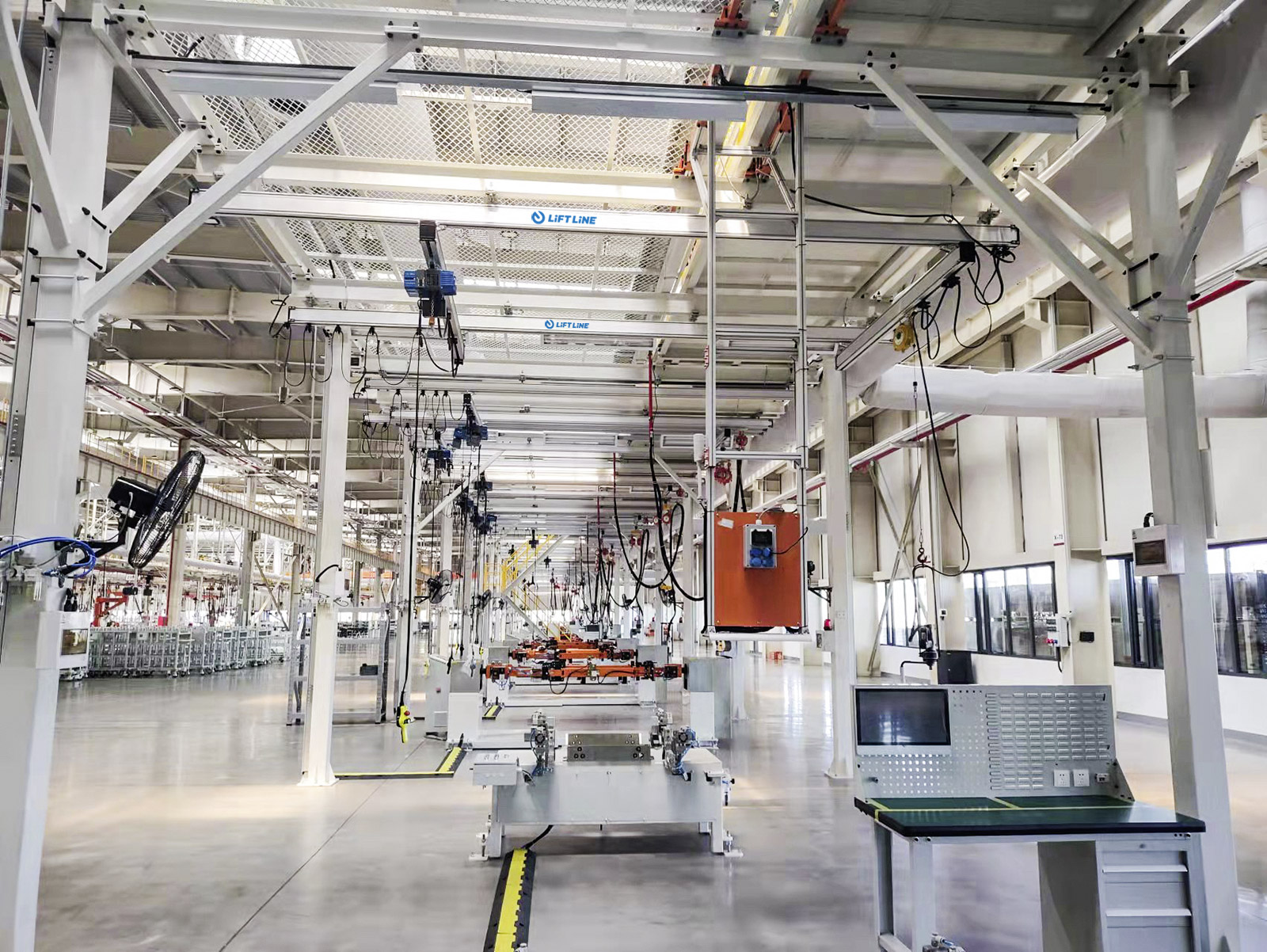 Anwendung LiFT LiNE Alu-Leichtkransystem mit PITCH-Elektrokettenzug PITCH Bild 7