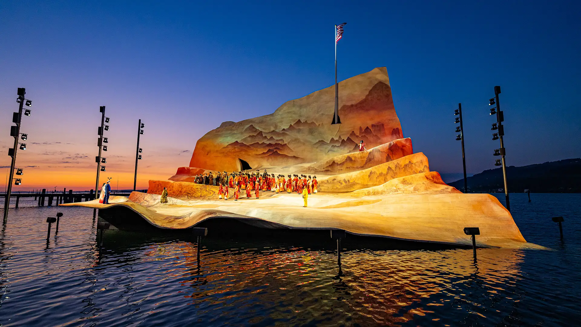 Präzise Technik für gute Unterhaltung – PLANETA-Hebetechnik bei den Bregenzer Festspielen und im Sands Resort Macao