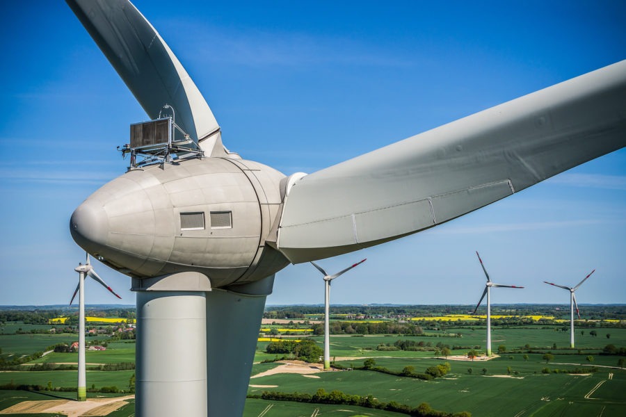 Elektroseilwinde für die Windkraft-Branche – Effizienter Rotorblattwechsel mit innovativen Sonderbauwinden