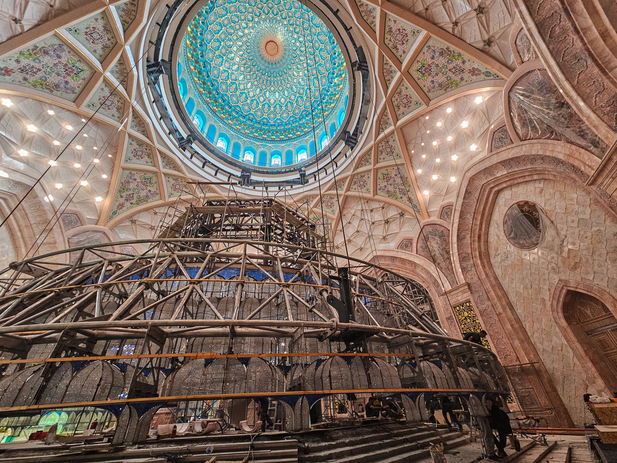 Installation of 8 electric rope winches for lifting the chandelier